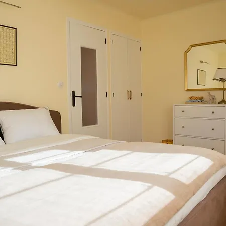 Charming Luxury Near Beaches & Montpellier - La Petite Perolienne 度假居 *